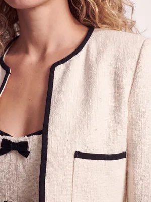 Detalhe do tweed, do debrum e do laço